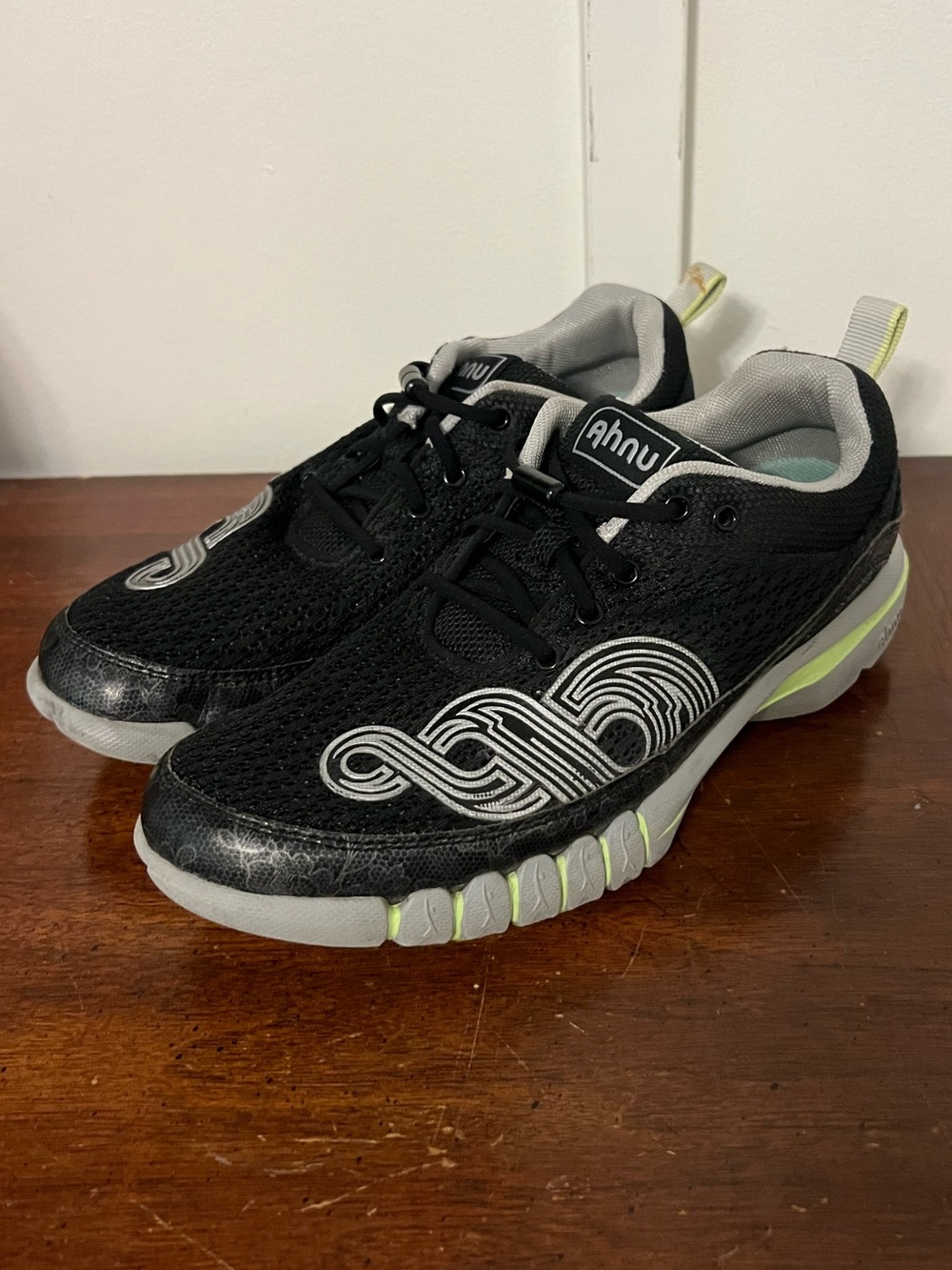 Ahnu Brooks Black Mesh Sneakers with Gray & Lime Highlights size 8.5